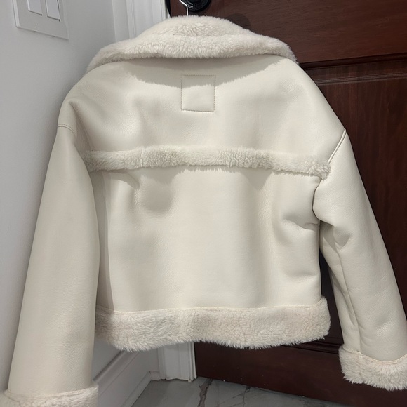Abercrombie & Fitch Oversized Shearling Sherpa lined Jacket in white - Picture 7 of 8